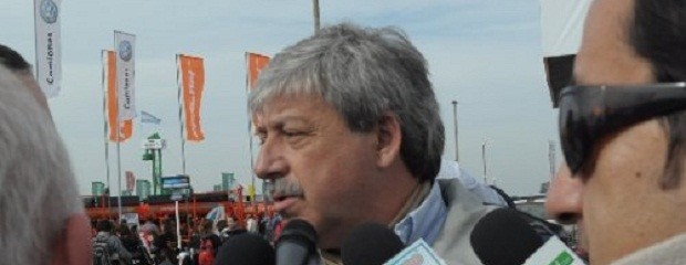 Buzzi denunció una alianza 