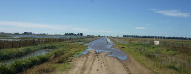 Caminos rurales anegados por el agua