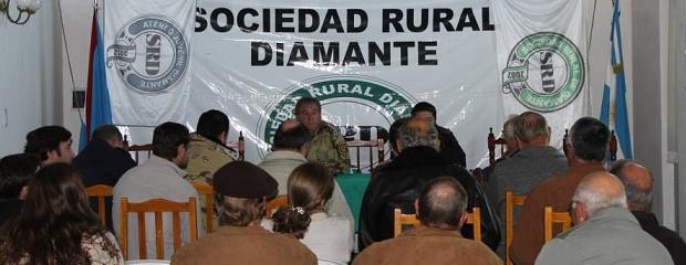 Reunión de productores y la Dirección de Delitos Rurales