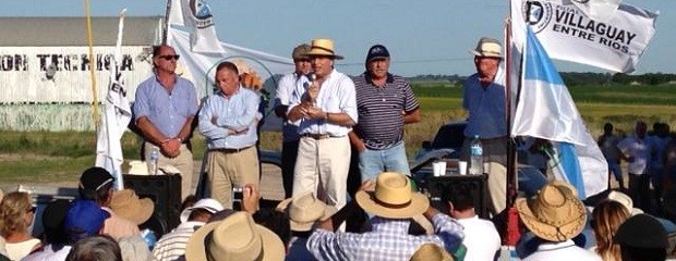 Más de 600 productores protestaron en Gualeguaychú