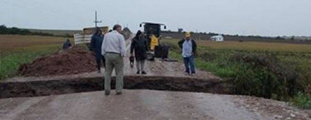 La intensa lluvia provocó anegamientos y cortes de rutas