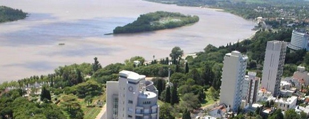 El río Paraná superó el nivel de evacuación en la capital