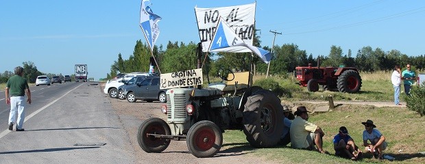 Multitudinaria asamblea de productores en cruce de El Pingo