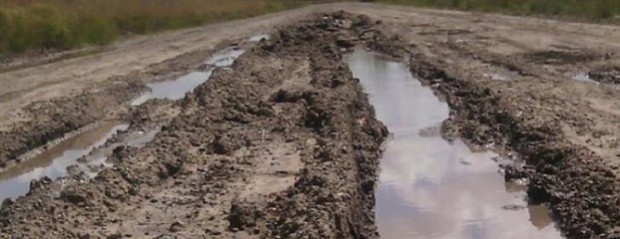 Recomiendan no circular por caminos de tierra 