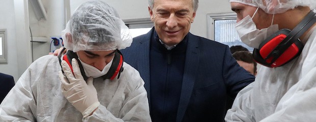 Macri visitó una pyme familiar que produce nueces pecán