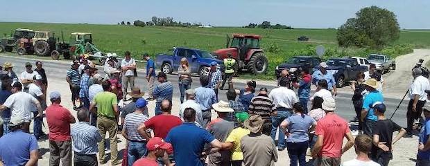 Protestaron en ruta 12 preocupados por la demora del fallo