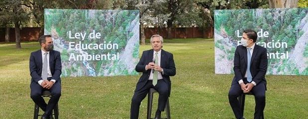 Fernández promulgó la Ley de Educación Ambiental Integral