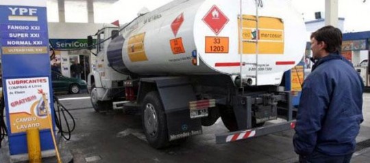 Postergan actualización del impuesto sobre los combustibles