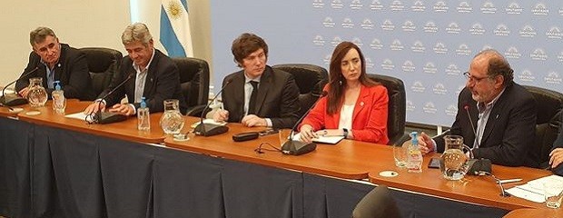 La Mesa de Enlace se reunió con diputados opositores  