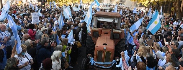  Más de 100 mil personas se sumaron al tractorazo