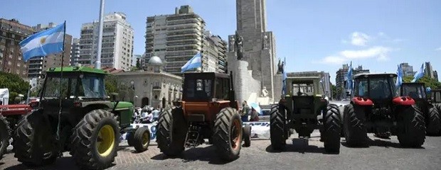 Se haría un tractorazo frente al Monumento a la Bandera