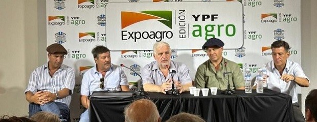 Vilella se reunió con la Mesa de Carnes en Expoagro 2024