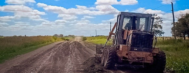 Mejoran caminos rurales del departamento Diamante